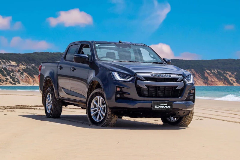 8. Isuzu D-Max (doanh số: 121 nghìn chiếc).