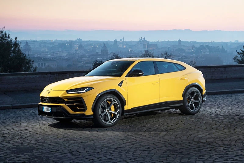 =5. Lamborghini Urus (mức tiêu hao nhiên liệu ở đường hỗn hợp: 20,2 lít/100 km).