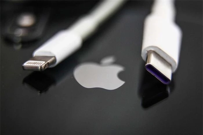  iPhone 15 có thể là mẫu smartphone đầu tiên của Apple được trang bị cổng sạc USB-C. Ảnh: Getty Images. 