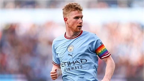 Lập siêu phẩm, De Bruyne vẫn bị Guardiola khiển trách