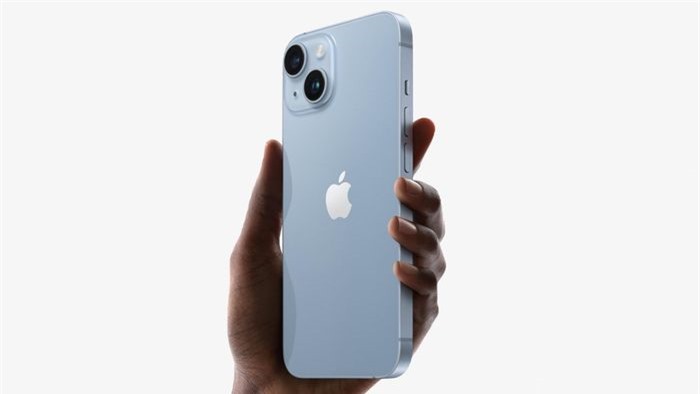  iPhone 14 Plus vẫn dùng khung nhôm với cụm camera kép xếp chéo đặc trưng có từ thời iPhone 13. Ảnh: Apple. 
