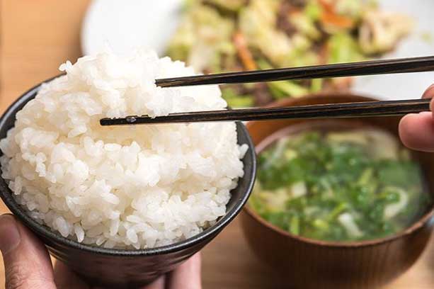 Sai lầm ăn cơm phá nát dạ dày, cơ thể mắc đủ loại bệnh, nhiều người Việt vẫn vô tư làm mỗi ngày