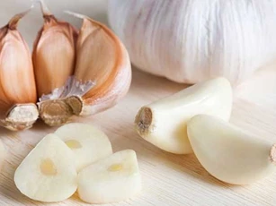 Đặt một nhánh tỏi dưới gối trước khi ngủ, sáng dậy bạn sẽ thấy ngay điều kỳ diệu xảy ra