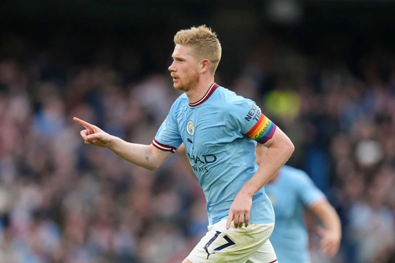 Tiền vệ phải: Kevin De Bruyne (Man City). 