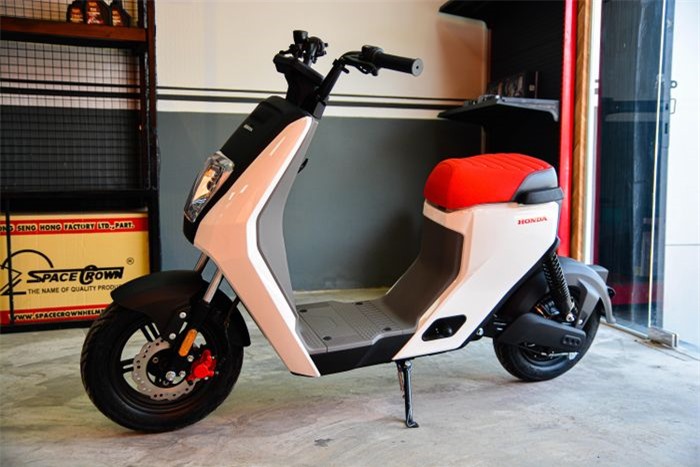  Honda U-be có giá bán 25 triệu đồng, tương đương với các mẫu xe điện VinFast Feliz (24,9 triệu đồng), Yadea G5 Lite (22 triệu đồng)... 