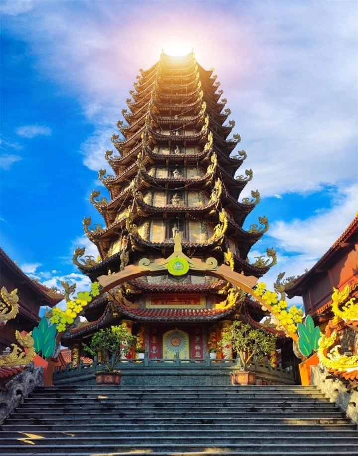 Vẻ nguy nga của ngôi chùa có tòa tháp độc nhất Việt Nam với 2 kỷ lục thế giới - 7
