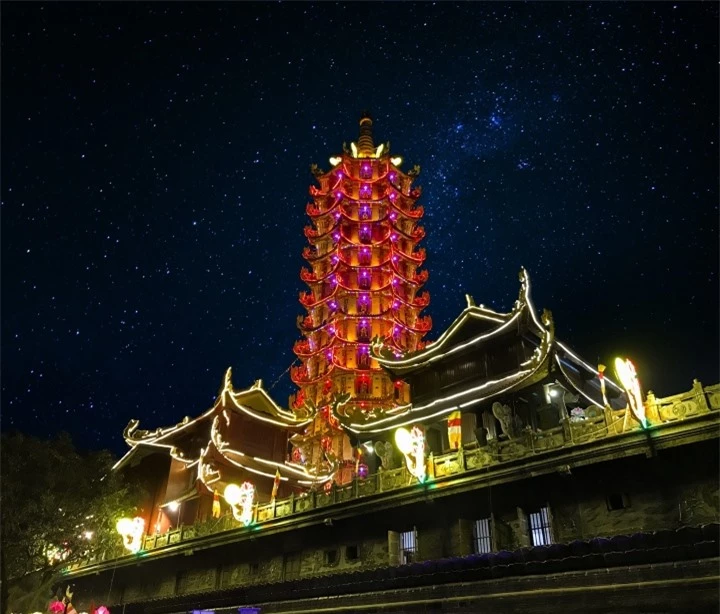Vẻ nguy nga của ngôi chùa có tòa tháp độc nhất Việt Nam với 2 kỷ lục thế giới - 9