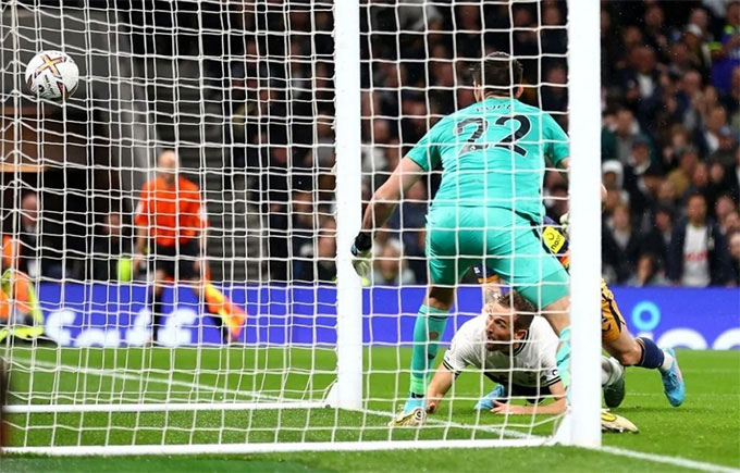 Xuất sắc hạ Tottenham, Newcastle qua mặt cả Chelsea lẫn MU