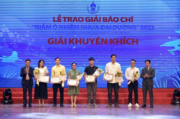 Tôn vinh các tác giả tuyên truyền xuất sắc về giảm ô nhiễm đại dương