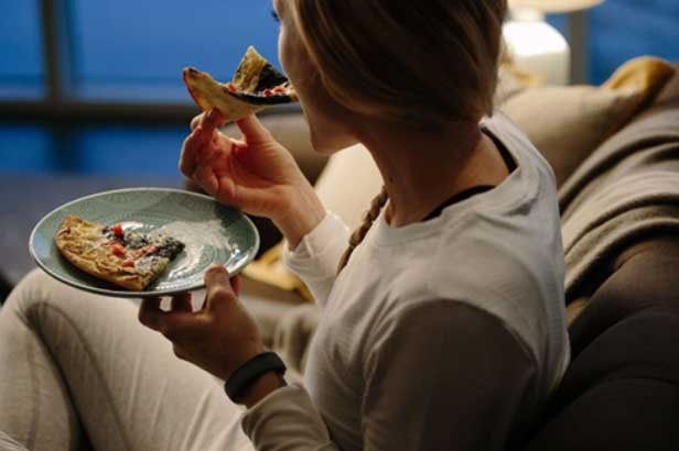 Những thói quen xấu trước khi đi ngủ gây hại cho thận, nhiều người Việt đang mắc phải