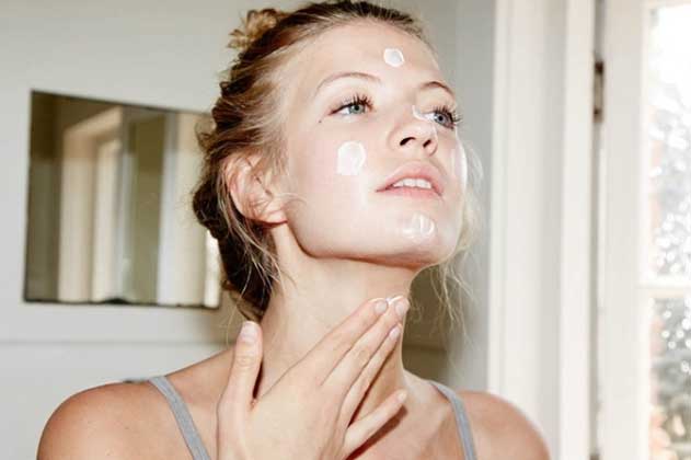 Cứ duy trì 5 thói quen này, da bạn sẽ bị lão hóa nhanh và ngày càng bóng dầu