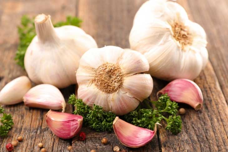 5 thực phẩm "đại kỵ" với tỏi, toàn món quen thuộc mà nhiều người vẫn ăn