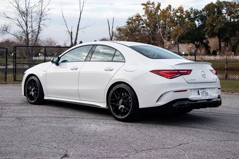 4. Mercedes-AMG CLA 45 (giá khởi điểm: 55.900 USD).