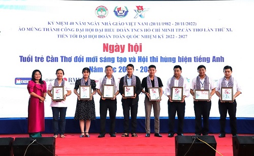 Trao 60 giải thưởng tại hội thi hùng biện tiếng Anh và Ngày hội tuổi trẻ Cần Thơ đổi mới sáng tạo 