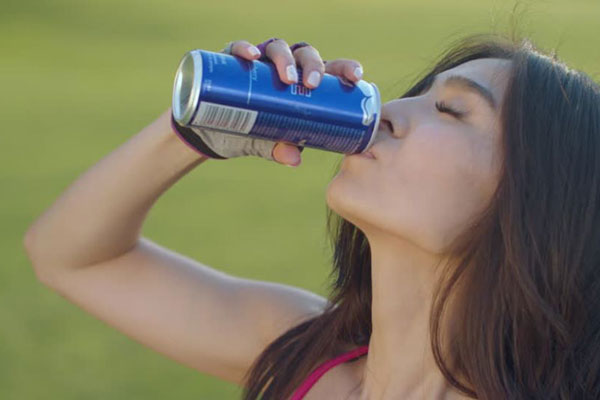 4 lý do bạn nên hạn chế dùng thức uống năng lượng