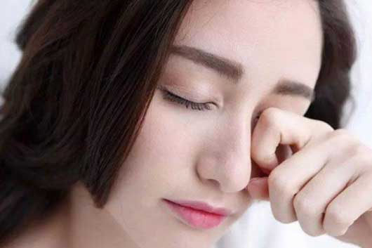 Những hành động tưởng vô hại nhưng lại làm tổn thương mắt, việc số 3 ai cũng từng làm