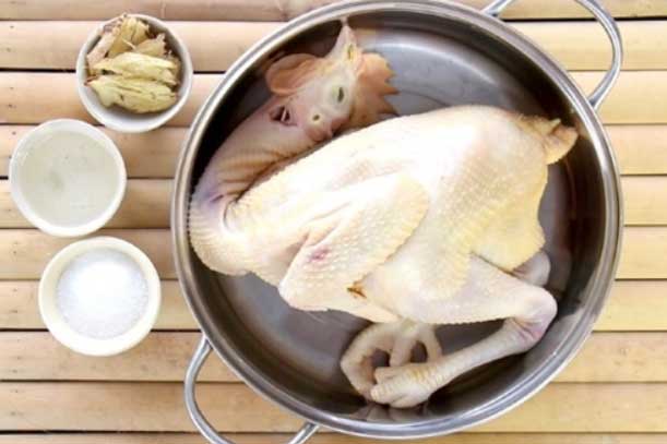 Sai lầm khi luộc thịt gà khiến món ăn mất sạch dinh dưỡng, dễ rước vi khuẩn gây bệnh