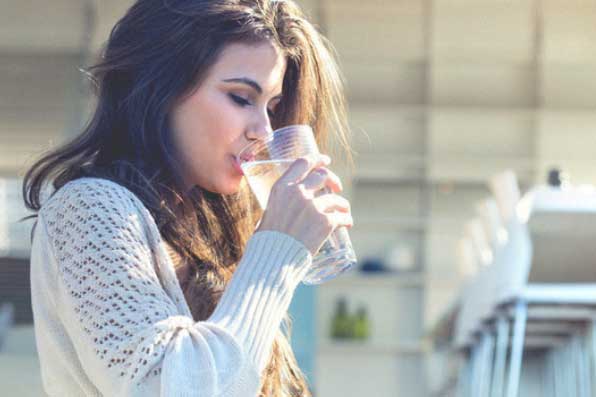 Uống 1 cốc nước vào 4 "giờ vàng" này, ngăn ngừa nhiều bệnh nguy hiểm, da dẻ lại hồng hào căng bóng