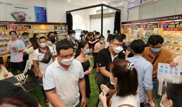 Vietnam Report: Thị trường bán lẻ đã sôi động trở lại trong nhịp sống bình thường