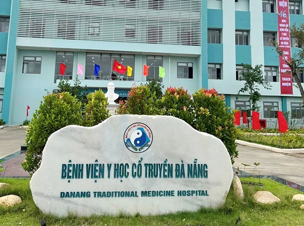 Ngày 27/10, Bênh viện Y học cổ truyền Đà Nẵng đã được khánh thành và đưa vào hoạt động trên đường Đinh Gia Trinh (phường Hòa Xuân, quận Cẩm Lệ) 