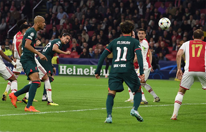 Hủy diệt Ajax, Liverpool vượt qua vòng bảng Champions League