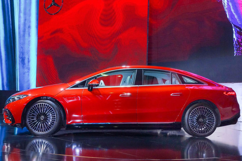 Mercedes-Benz Việt Nam giới thiệu phiên bản sedan EQS thuần điện với phạm vi hoạt động gần 800km/lần sạc