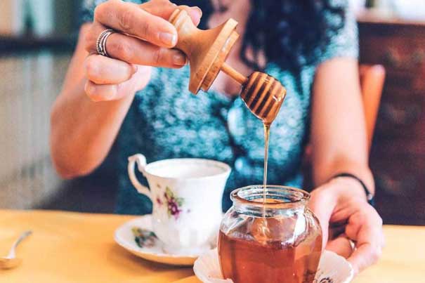 Chọn đúng 5 thời điểm này trong ngày để uống mật ong còn tốt hơn vạn thuốc bổ