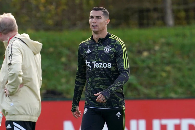 Ronaldo sẽ tiếp tục ngồi dự bị?