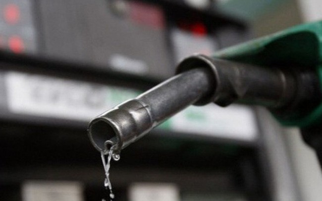 Thủ tướng: Nghiên cứu, đề xuất giải pháp điều hành xăng dầu