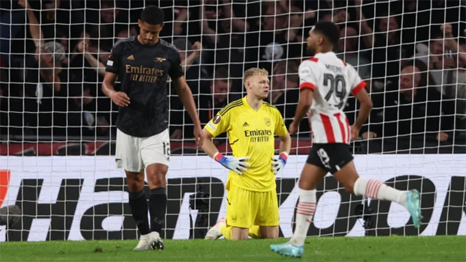 Arsenal lại bộc lộ điểm yếu 'đầu voi đuôi chuột' ở trận thua PSV