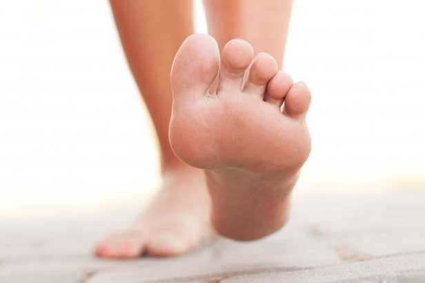 Ngó xuống bàn chân thấy có “điểm lạ” này hãy cảnh giác với căn bệnh nguy hiểm