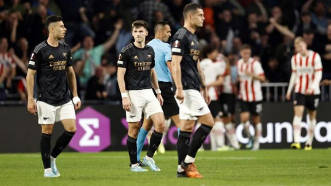 Nỗi lo bắt đầu hiện hữu với Arsenal