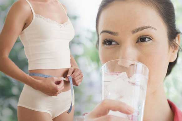 Đây chính là 4 kiểu uống nước thông minh, giúp chị em hút mỡ thừa nhanh chóng