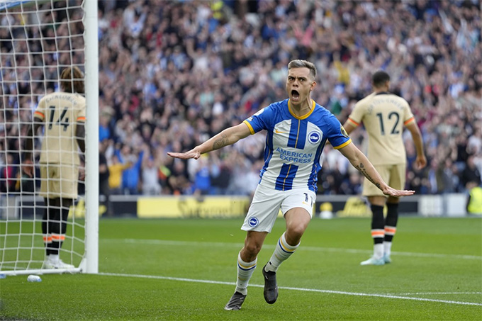 Thua sốc 1-4 trước Brighton, Chelsea có nguy cơ bị MU qua mặt