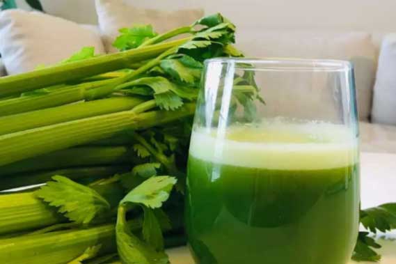 Nước ép cần tây rẻ bèo giúp giảm cân hiệu quả, lại giúp thư giãn ngủ ngon tốt cho sức khỏe