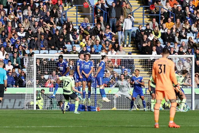 De Bruyne lập siêu phẩm, Man City chiếm đỉnh bảng của Arsenal