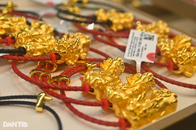 Giá vàng thế giới giảm mạnh, chờ tin từ Mỹ