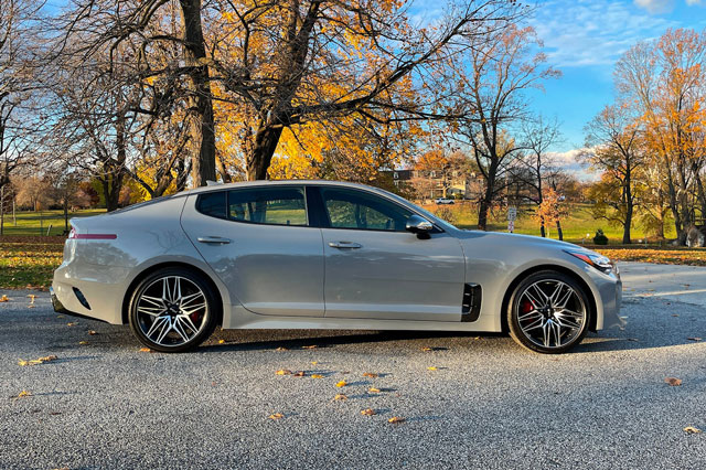 Top 10 xe sedan động cơ V6 đáng mua nhất năm 2022