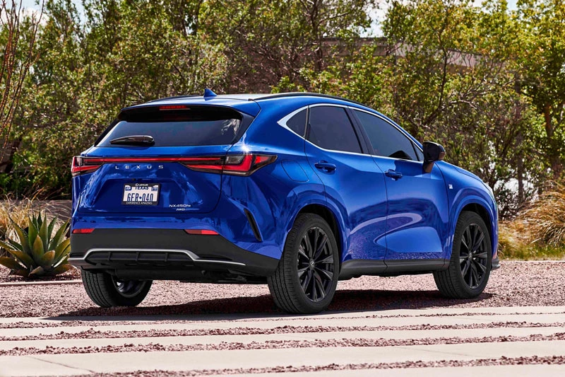 7. Lexus NX Hybrid (giá khởi điểm: 41.550 USD).