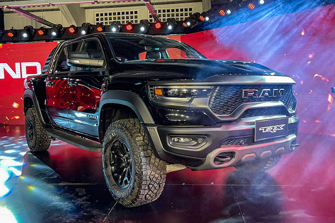 Khám phá xe bán tải RAM TRX, giá gần 8 tỷ đồng tại Việt Nam