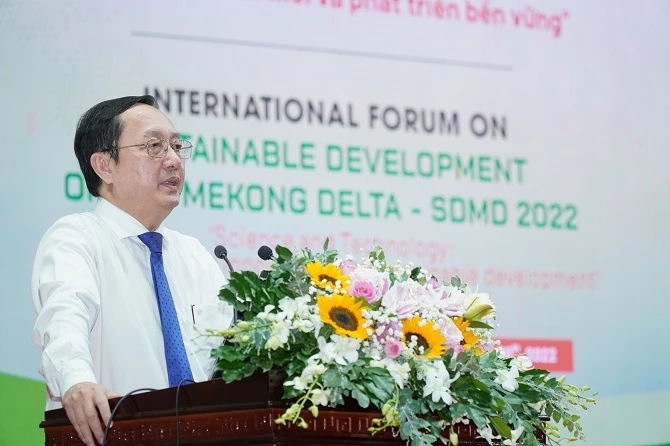 Bộ trưởng Bộ KHCN Huỳnh Thành Đạt phát biểu tại diễn đàn quốc tế về phát triển bền vững vùng ĐBSCL 