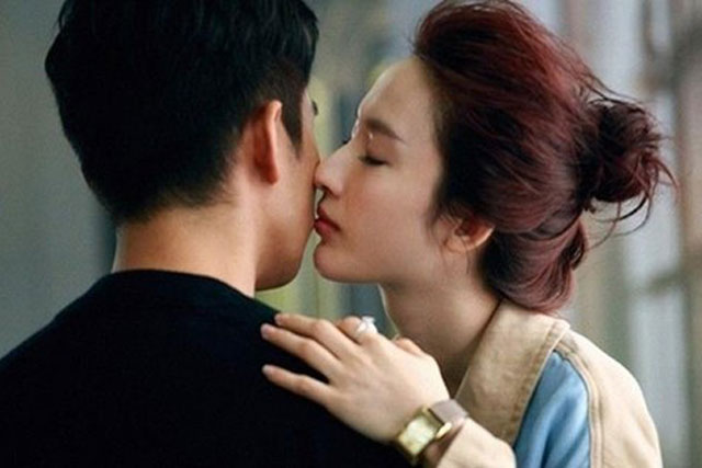 Tình trẻ 'cất mẻ lưới lớn' khi nhắm vào bà chủ giàu có đang cô đơn