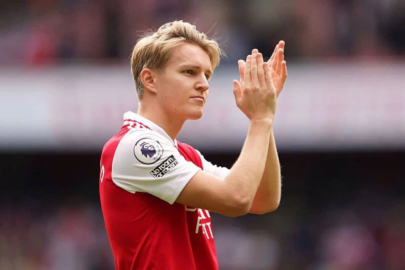 Tiền vệ trung tâm: Martin Odegaard (Arsenal).