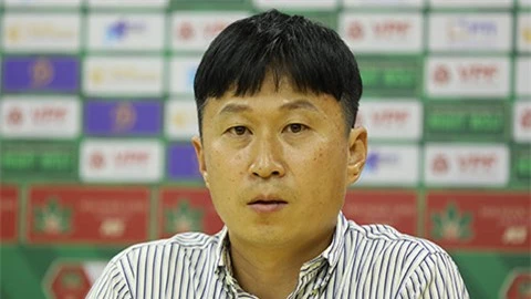 HLV Hà Nội FC: ‘Không thể so sánh Quang Hải với Văn Quyết’