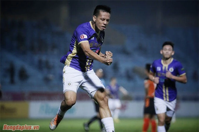 Hà Nội FC trở lại ngôi đầu bảng V.League - Ảnh: Minh Tuấn 