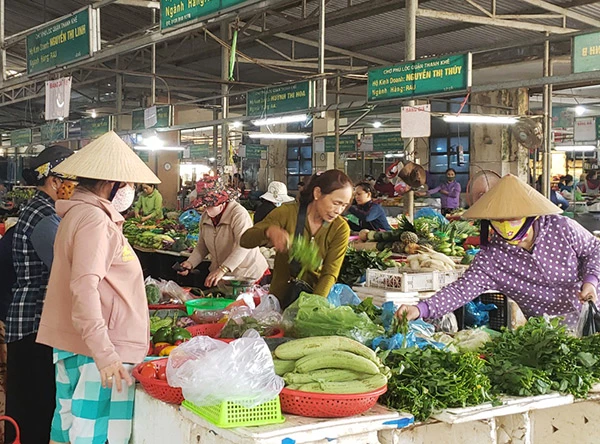 Giá các mặt hàng rau, củ, quả trên địa bàn Đà Nẵng sau các đợ mưa lũ lớn tháng 9 và 10/2022.