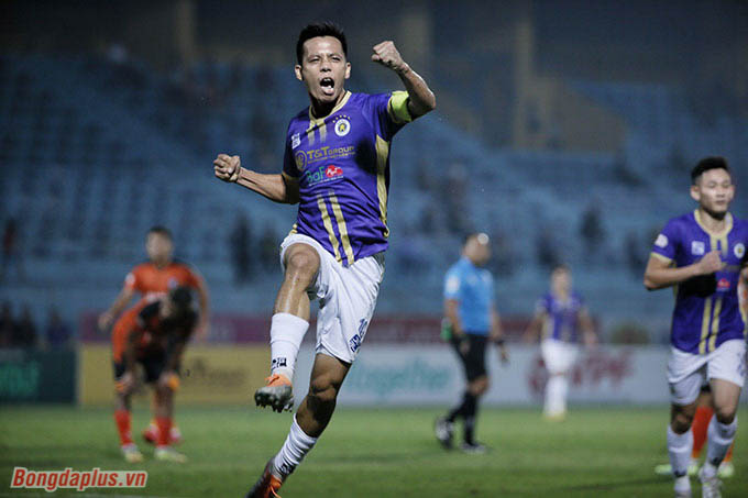 Hà Nội FC thắng đậm SHB Đà Nẵng, trở lại ngôi đầu bảng V.League