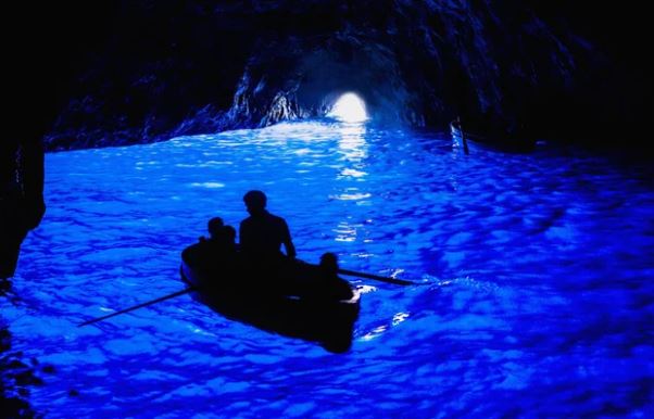 Bên trong hang động huyền ảo nhất thế giới, nơi được mệnh danh tuyệt tác của tạo hóa với làn nước phát sáng vô thực