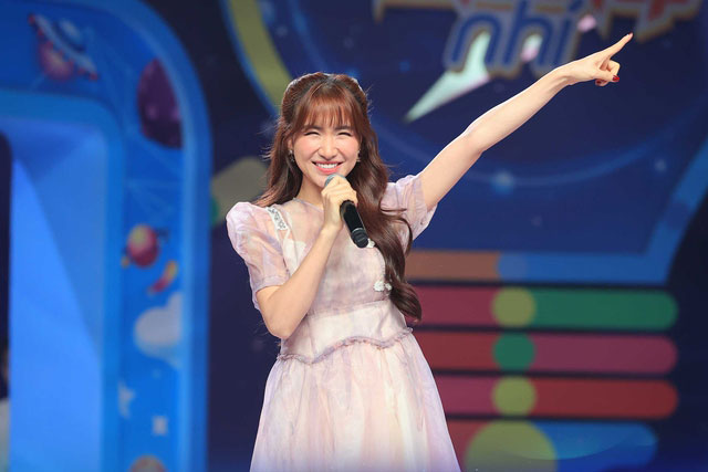 Hòa Minzy xuất hiện ở vị trí quen thuộc của Trấn Thành tại Nhanh Như Chớp Nhí