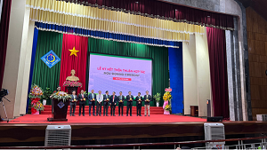 Trao học bổng trị giá 100 triệu đồng cho 20 sinh viên xuất sắc

